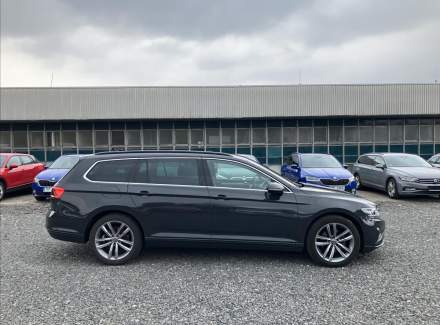 Volkswagen - Passat