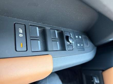 Land Rover - Defender