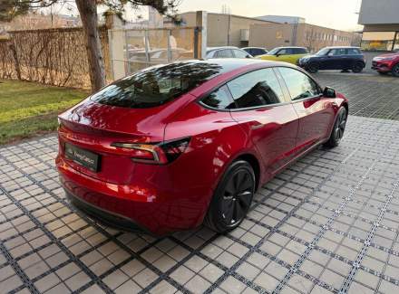 Tesla - Model 3