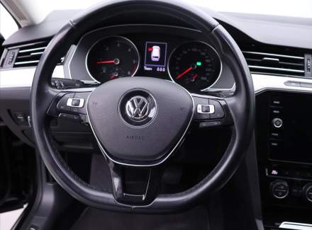 Volkswagen - Passat