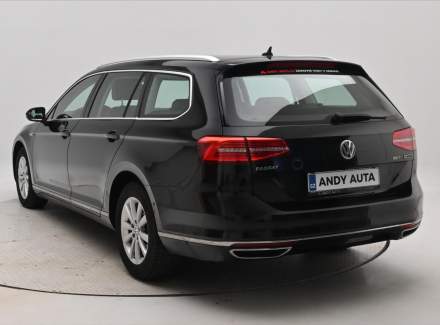 Volkswagen - Passat