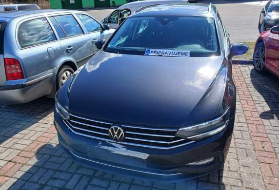 Volkswagen - Passat