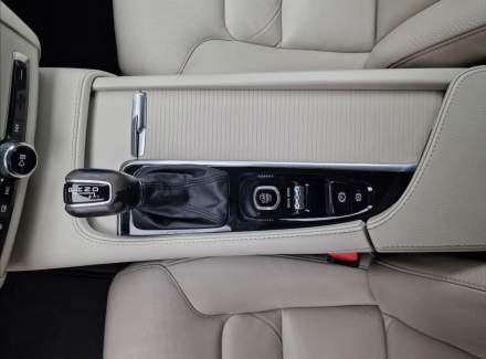 Volvo - V90