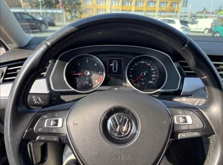 Volkswagen - Passat