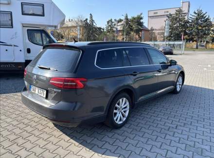 Volkswagen - Passat