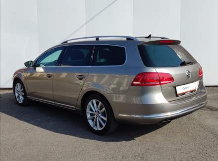 Volkswagen - Passat