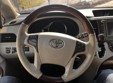 Toyota - Sienna