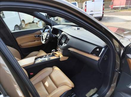 Volvo - XC90