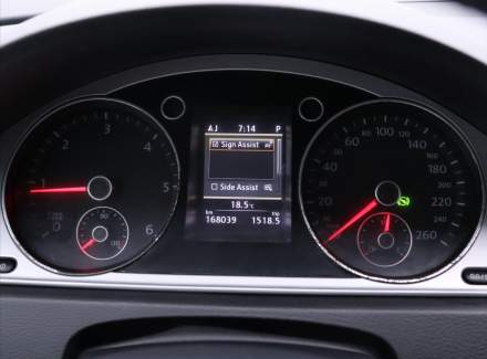Volkswagen - Passat
