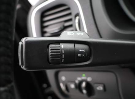 Volvo - V40