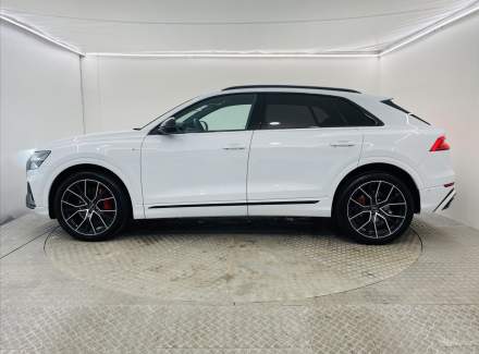 Audi - Q8