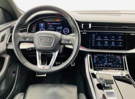 Audi - Q8