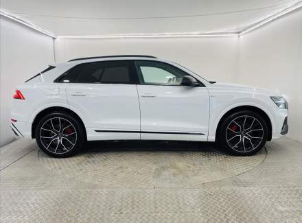 Audi - Q8