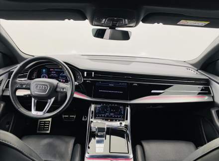Audi - Q8