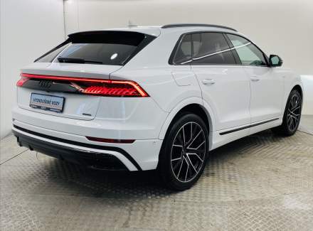 Audi - Q8