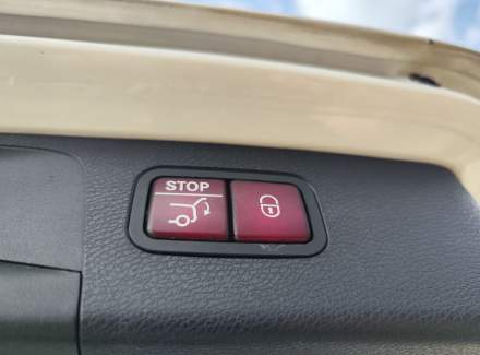 Mercedes-Benz - E-class