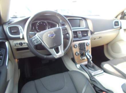 Volvo - V40