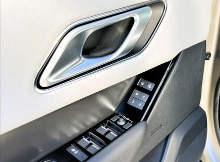 Land Rover - Range Rover Velar