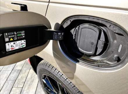 Land Rover - Range Rover Velar