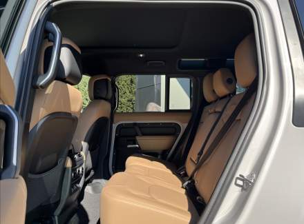 Land Rover - Defender