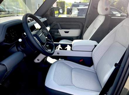 Land Rover - Defender