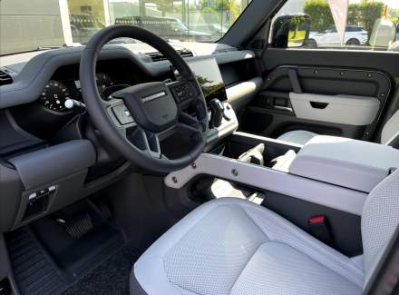Land Rover - Defender