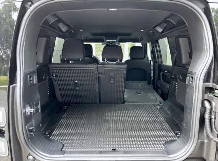 Land Rover - Defender