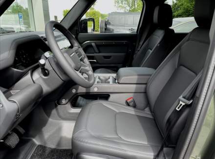 Land Rover - Defender