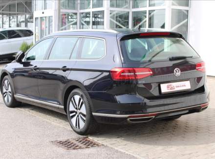 Volkswagen - Passat