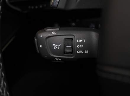 DS Automobiles - DS7 Crossback