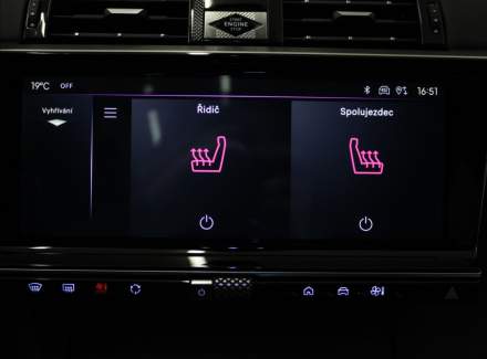 DS Automobiles - DS7 Crossback