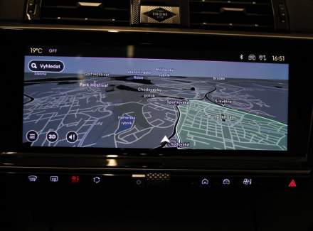 DS Automobiles - DS7 Crossback