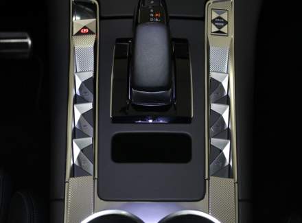 DS Automobiles - DS7 Crossback