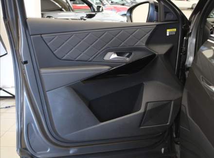 DS Automobiles - DS7 Crossback