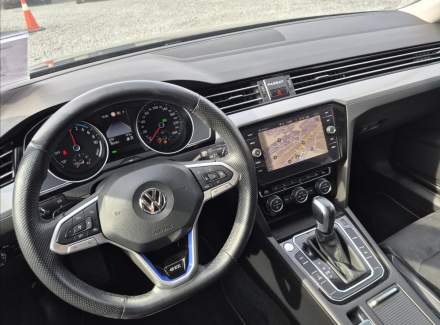 Volkswagen - Passat