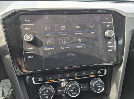 Volkswagen - Passat