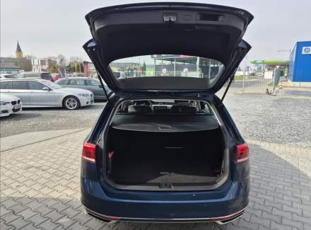 Volkswagen - Passat
