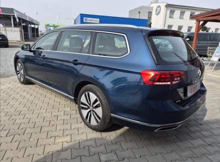 Volkswagen - Passat