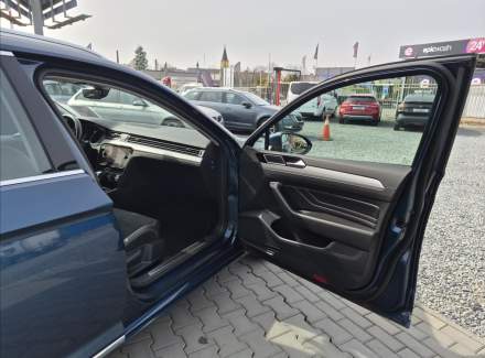 Volkswagen - Passat