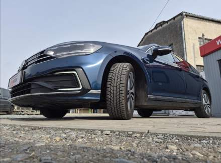 Volkswagen - Passat
