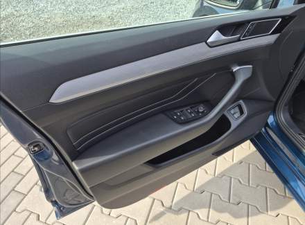Volkswagen - Passat