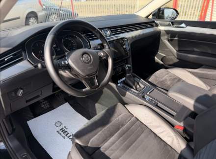 Volkswagen - Passat