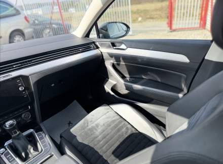 Volkswagen - Passat