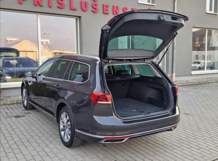 Volkswagen - Passat