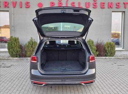 Volkswagen - Passat
