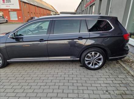 Volkswagen - Passat