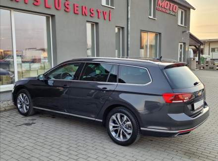 Volkswagen - Passat