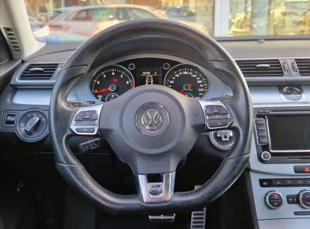 Volkswagen - Passat