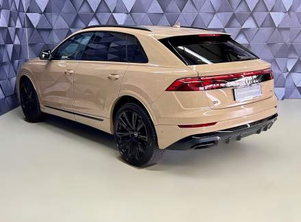 Audi - Q8