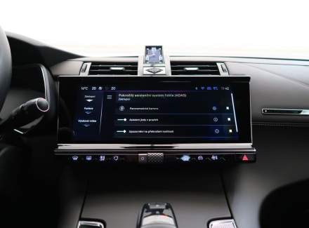 DS Automobiles - DS7 Crossback